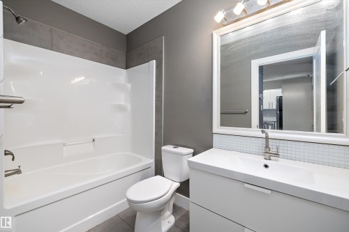 14026 101A Avenue, Edmonton, AB - Indoor Photo Showing Bathroom