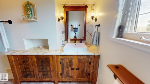 55268 Range Road 212, Rural Strathcona County, AB - Indoor Photo Showing Bathroom