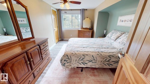 55268 Range Road 212, Rural Strathcona County, AB - Indoor Photo Showing Bedroom
