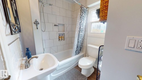 55268 Range Road 212, Rural Strathcona County, AB - Indoor Photo Showing Bathroom
