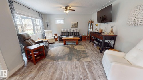 55268 Range Road 212, Rural Strathcona County, AB - Indoor Photo Showing Living Room