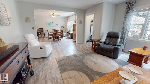 55268 Range Road 212, Rural Strathcona County, AB - Indoor Photo Showing Living Room