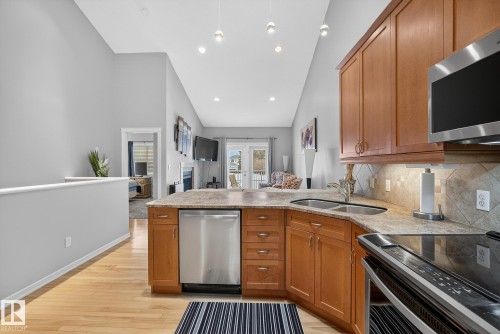 36 3003 34 Avenue, Edmonton, AB - Indoor Photo Showing Kitchen With Double Sink