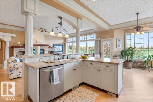 4 Placer Close, St. Albert, AB - Indoor Photo Showing Kitchen