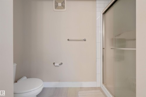 22916 95 Avenue, Edmonton, AB - Indoor Photo Showing Bathroom