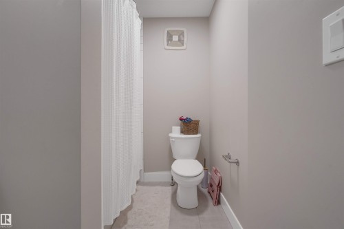 22916 95 Avenue, Edmonton, AB - Indoor Photo Showing Bathroom