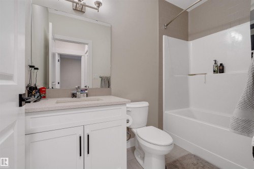 22916 95 Avenue, Edmonton, AB - Indoor Photo Showing Bathroom