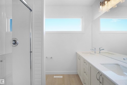 8891 Carson Way, Edmonton, AB - Indoor Photo Showing Bathroom