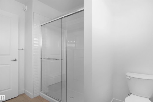 8891 Carson Way, Edmonton, AB - Indoor Photo Showing Bathroom