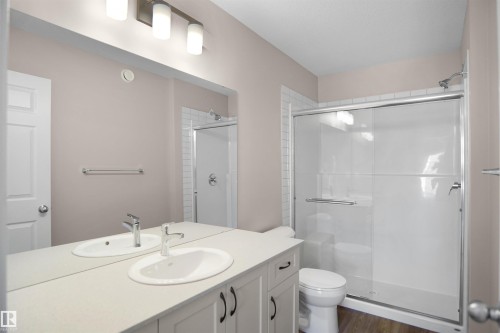 19453 22 Avenue, Edmonton, AB - Indoor Photo Showing Bathroom