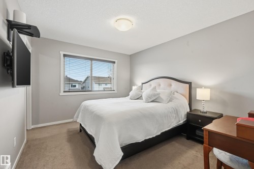 Carpeted bedroom featuring neutral-toned walls and a window with blinds - 3457 Cutler Crescent, Edmonton, AB - Indoor Photo Showing Bedroom