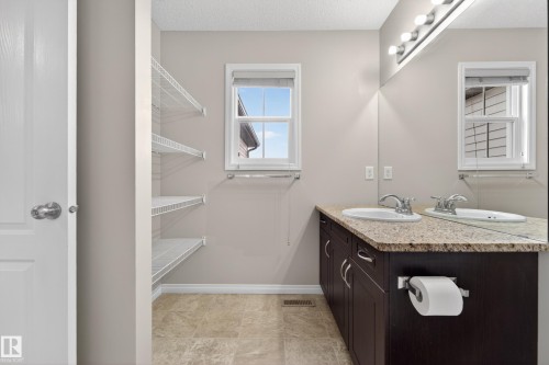 1731 55 Street, Edmonton, AB - Indoor Photo Showing Bathroom