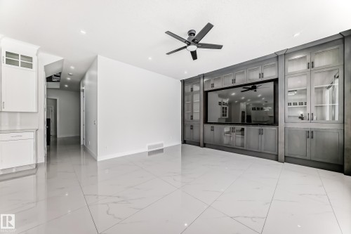 340 33 Ave, Edmonton, AB - Indoor Photo Showing Other Room