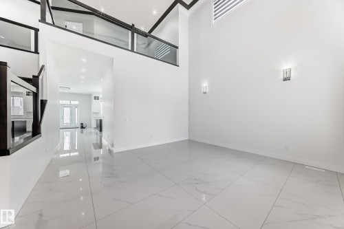 340 33 Ave, Edmonton, AB - Indoor Photo Showing Other Room