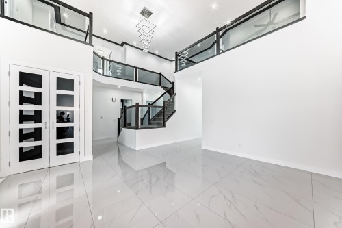 340 33 Ave, Edmonton, AB - Indoor Photo Showing Other Room