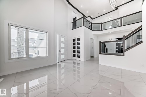 340 33 Ave, Edmonton, AB - Indoor Photo Showing Other Room
