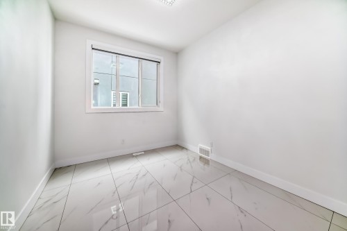340 33 Ave, Edmonton, AB - Indoor Photo Showing Other Room