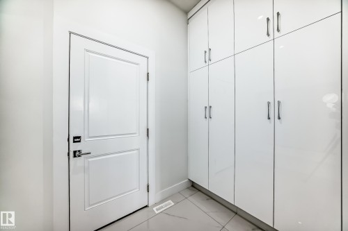 340 33 Ave, Edmonton, AB - Indoor Photo Showing Other Room