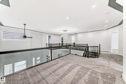 340 33 Ave, Edmonton, AB - Indoor Photo Showing Other Room