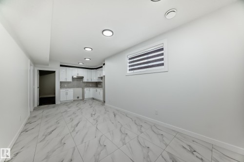 340 33 Ave, Edmonton, AB - Indoor Photo Showing Other Room