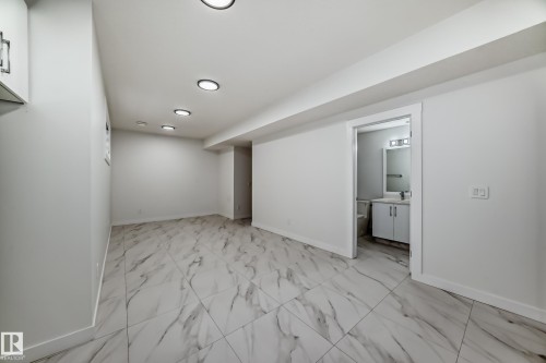 340 33 Ave, Edmonton, AB - Indoor Photo Showing Other Room