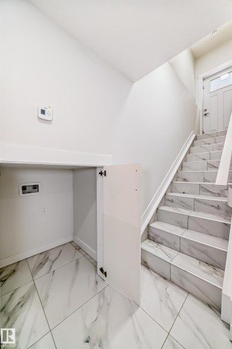 340 33 Ave, Edmonton, AB - Indoor Photo Showing Other Room