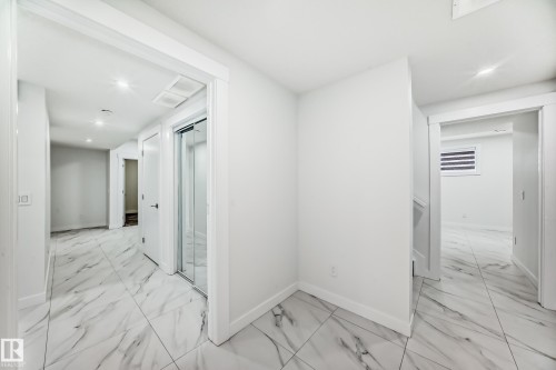 340 33 Ave, Edmonton, AB - Indoor Photo Showing Other Room