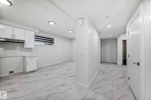 340 33 Ave, Edmonton, AB - Indoor