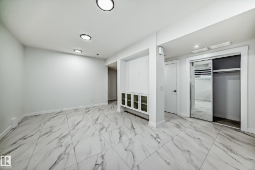 340 33 Ave, Edmonton, AB - Indoor Photo Showing Other Room