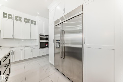340 33 Ave, Edmonton, AB - Indoor Photo Showing Kitchen