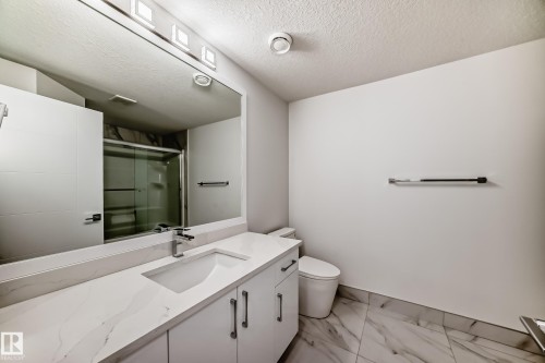 340 33 Ave, Edmonton, AB - Indoor Photo Showing Bathroom