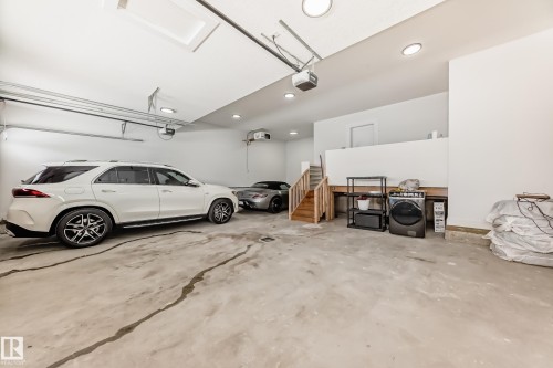 340 33 Ave, Edmonton, AB - Indoor Photo Showing Garage