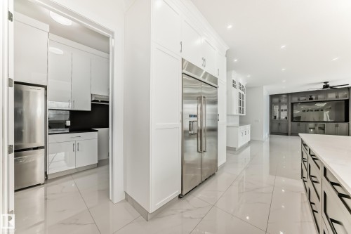 340 33 Ave, Edmonton, AB - Indoor Photo Showing Kitchen