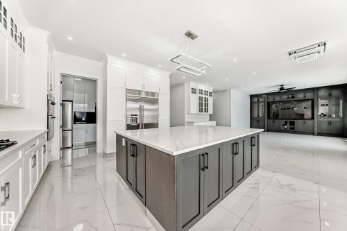 340 33 Ave, Edmonton, AB - Indoor Photo Showing Kitchen With Upgraded Kitchen