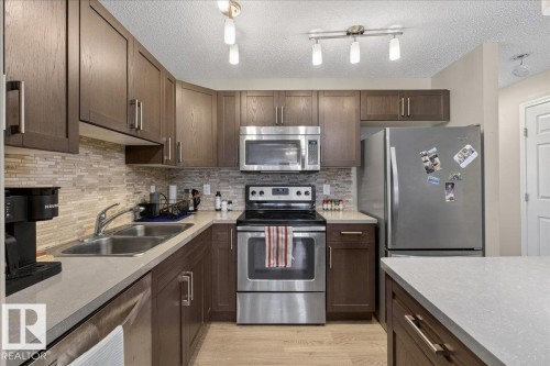 33 4029 Orchards Drive, Edmonton, AB - Indoor Photo Showing Kitchen With Double Sink With Upgraded Kitchen