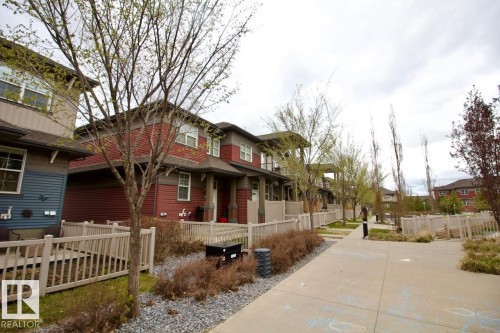 33 4029 Orchards Drive, Edmonton, AB - Outdoor