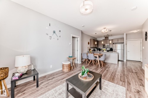 208 812 Welsh Drive, Edmonton, AB - Indoor Photo Showing Living Room