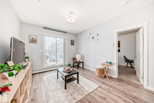 208 812 Welsh Drive, Edmonton, AB - Indoor
