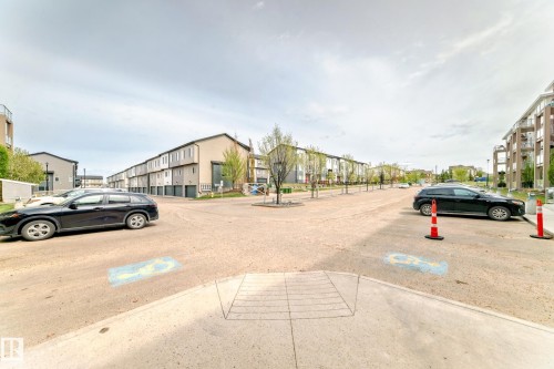 208 812 Welsh Drive, Edmonton, AB - Outdoor