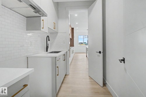 3287 Chernowski Way, Edmonton, AB - Indoor Photo Showing Kitchen