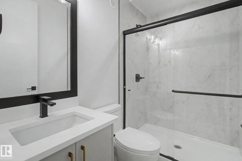 3287 Chernowski Way, Edmonton, AB - Indoor Photo Showing Bathroom