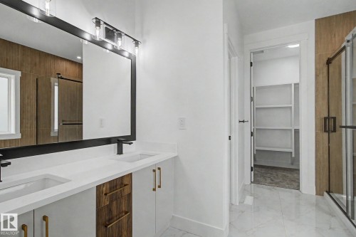 3287 Chernowski Way, Edmonton, AB - Indoor Photo Showing Bathroom