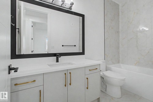 3287 Chernowski Way, Edmonton, AB - Indoor Photo Showing Bathroom