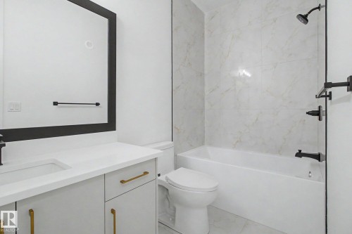 3287 Chernowski Way, Edmonton, AB - Indoor Photo Showing Bathroom