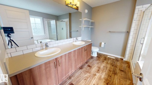 5159 Crabapple Link Sw, Edmonton, AB - Indoor Photo Showing Bathroom