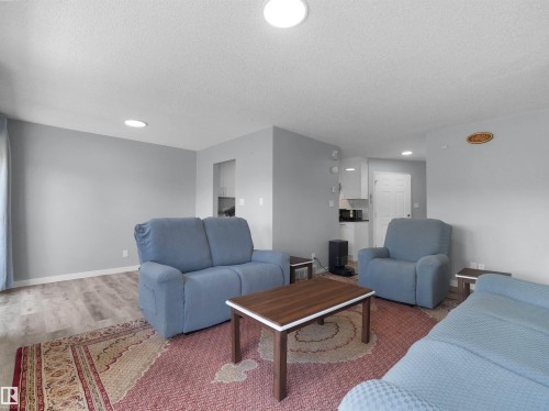 25 501 Youville Drive E, Edmonton, AB - Indoor Photo Showing Living Room