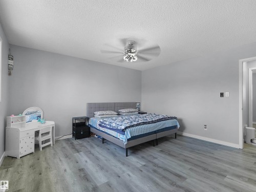 25 501 Youville Drive E, Edmonton, AB - Indoor Photo Showing Bedroom