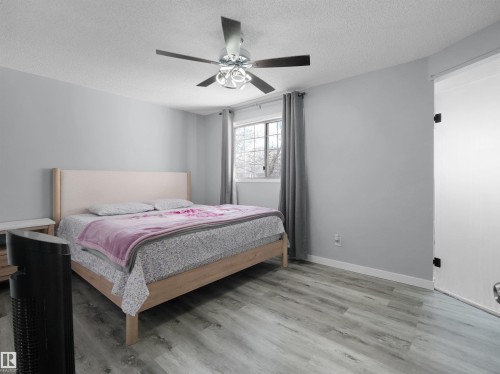 25 501 Youville Drive E, Edmonton, AB - Indoor Photo Showing Bedroom