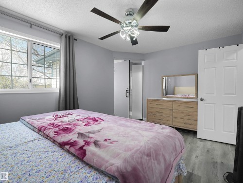 25 501 Youville Drive E, Edmonton, AB - Indoor Photo Showing Bedroom