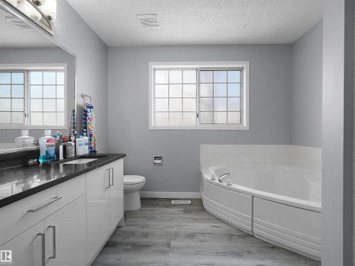 25 501 Youville Drive E, Edmonton, AB - Indoor Photo Showing Bathroom